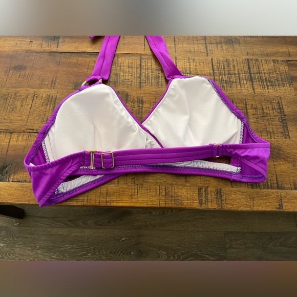 Venus new with out tag swim top size B - Picture 6 of 6